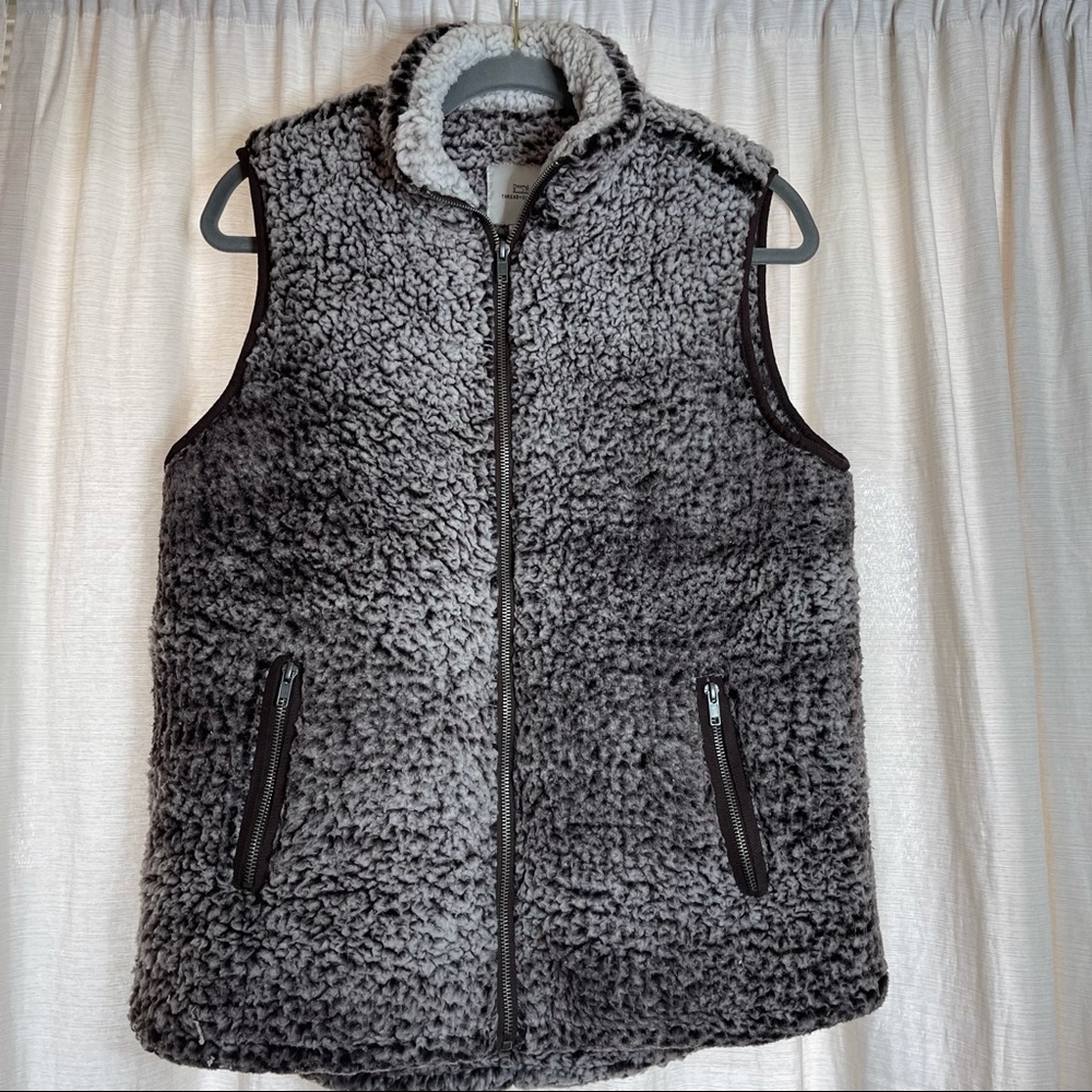 Size M Thread & Supply Fleece zip up gray vest